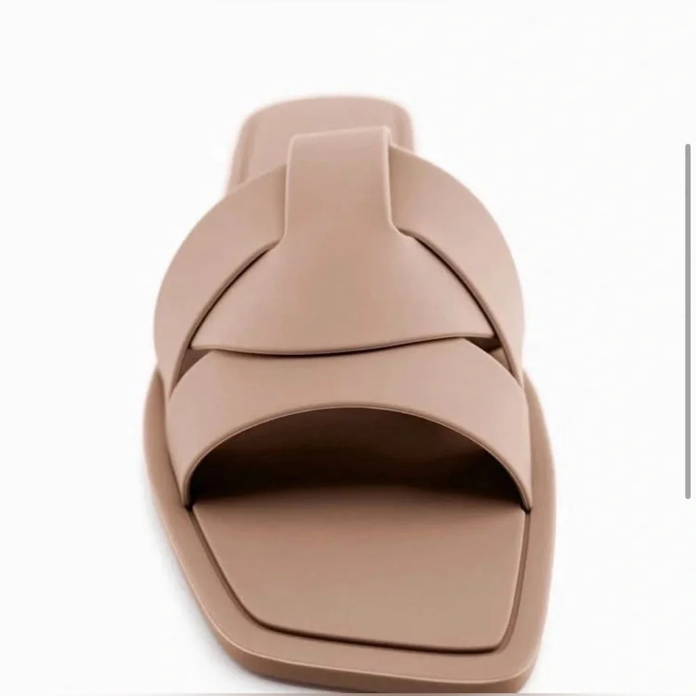Zara NWT Rubberized Sandals, size 39(8) - Picture 4 of 11